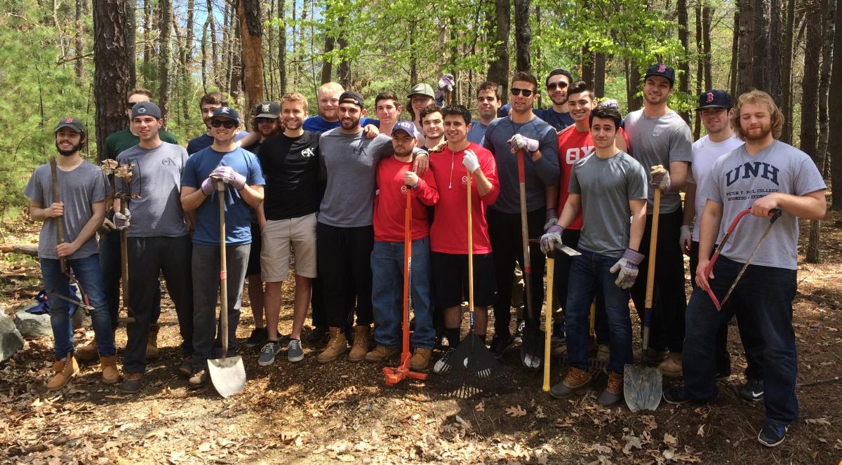 UNH students volunteering at Oyster River Forest